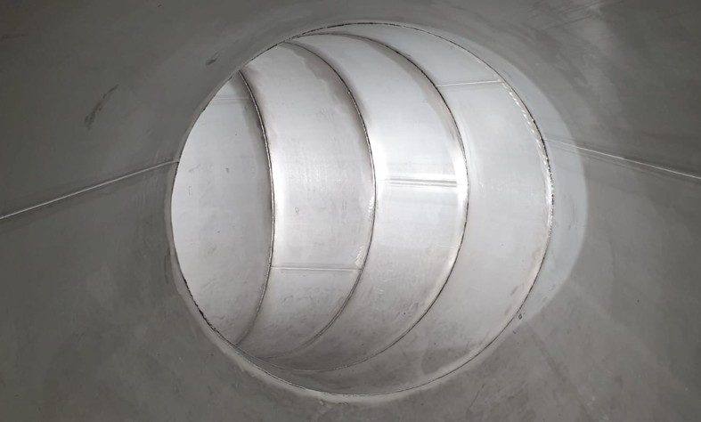 Intérieur d'une conduite inox avec soudures circulaires